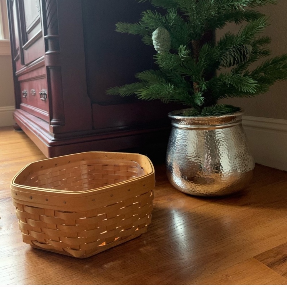 Longaberger- small snowflake basket with insert!